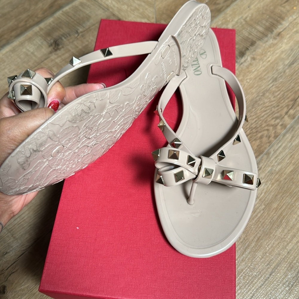 Valentinos - Picture 2 of 2